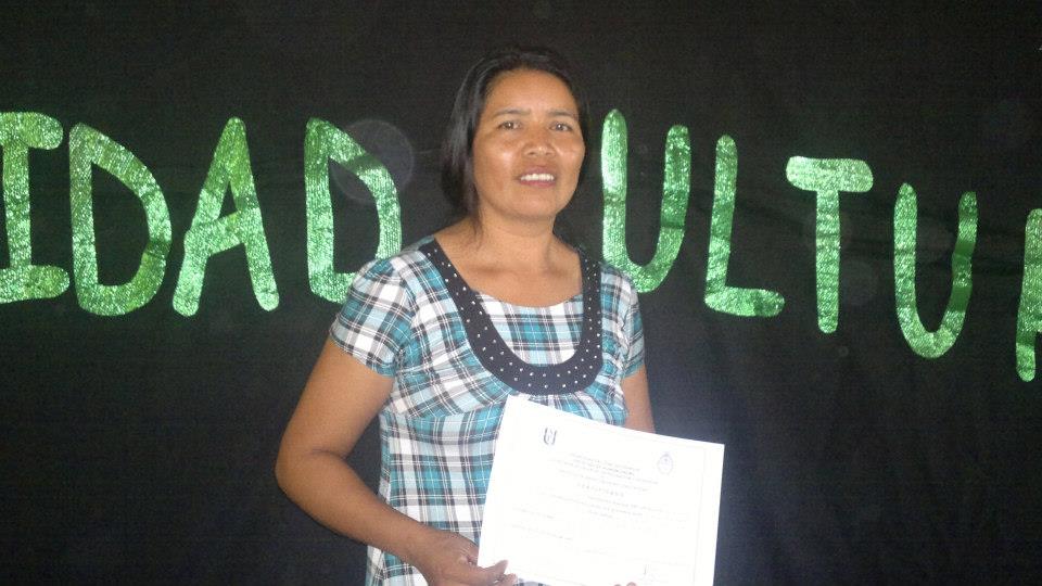 Elsa Graciela Bramajo recibe diploma (Dic 2013)