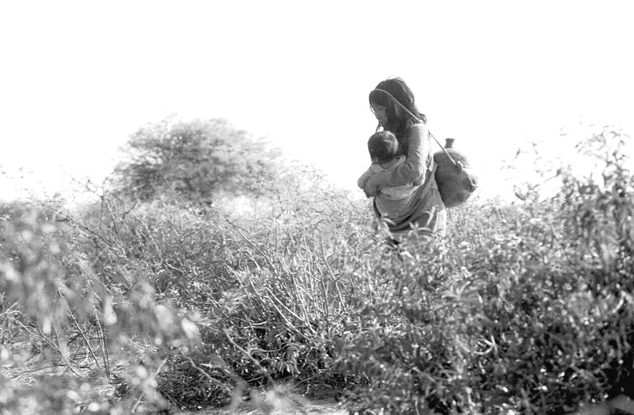 Madre e hijo (Fwaayukfwaj 1976)