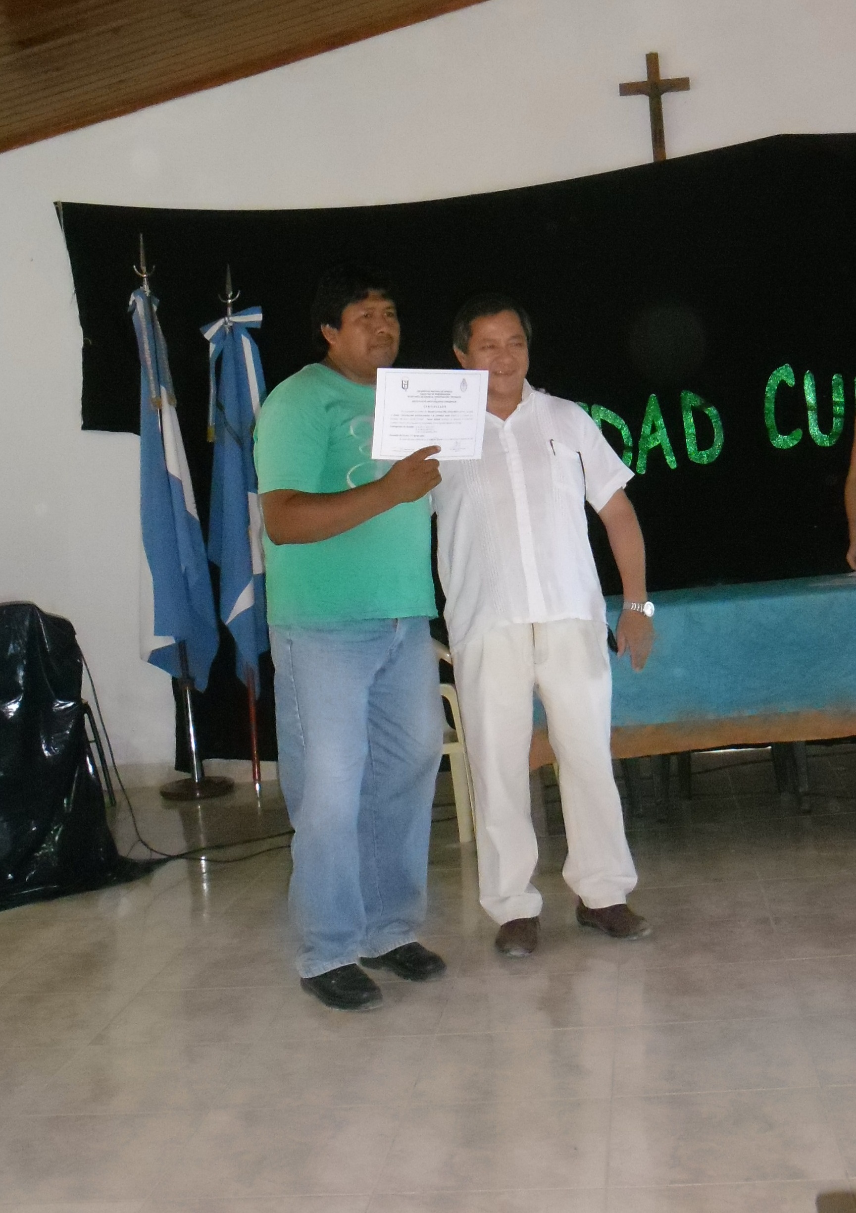 Entrega diplomas 2012. Ing.Martín Romano (Rector UNaF) y Mariano Lorenzo (MEMA Esc.111)