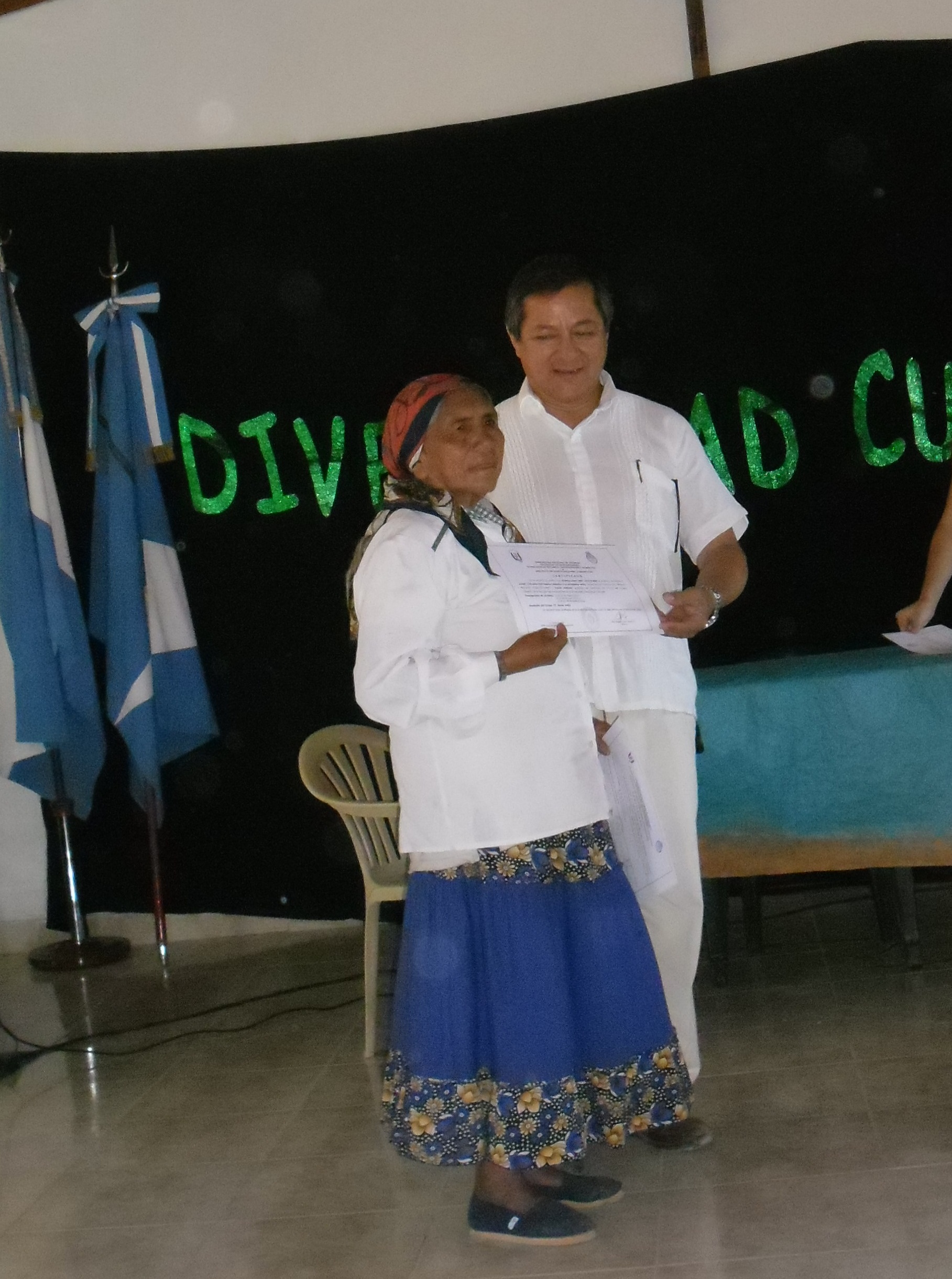 Entrega diplomas 2012. Ing.Martín Romano (Rector UNaF) y María Nieves Adolfo